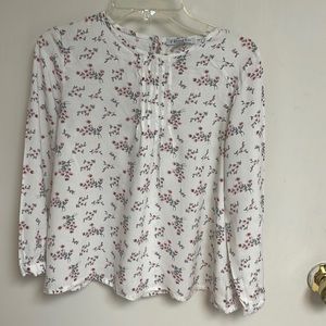 Primark shirt for girls size 9/10. Excellent condition.